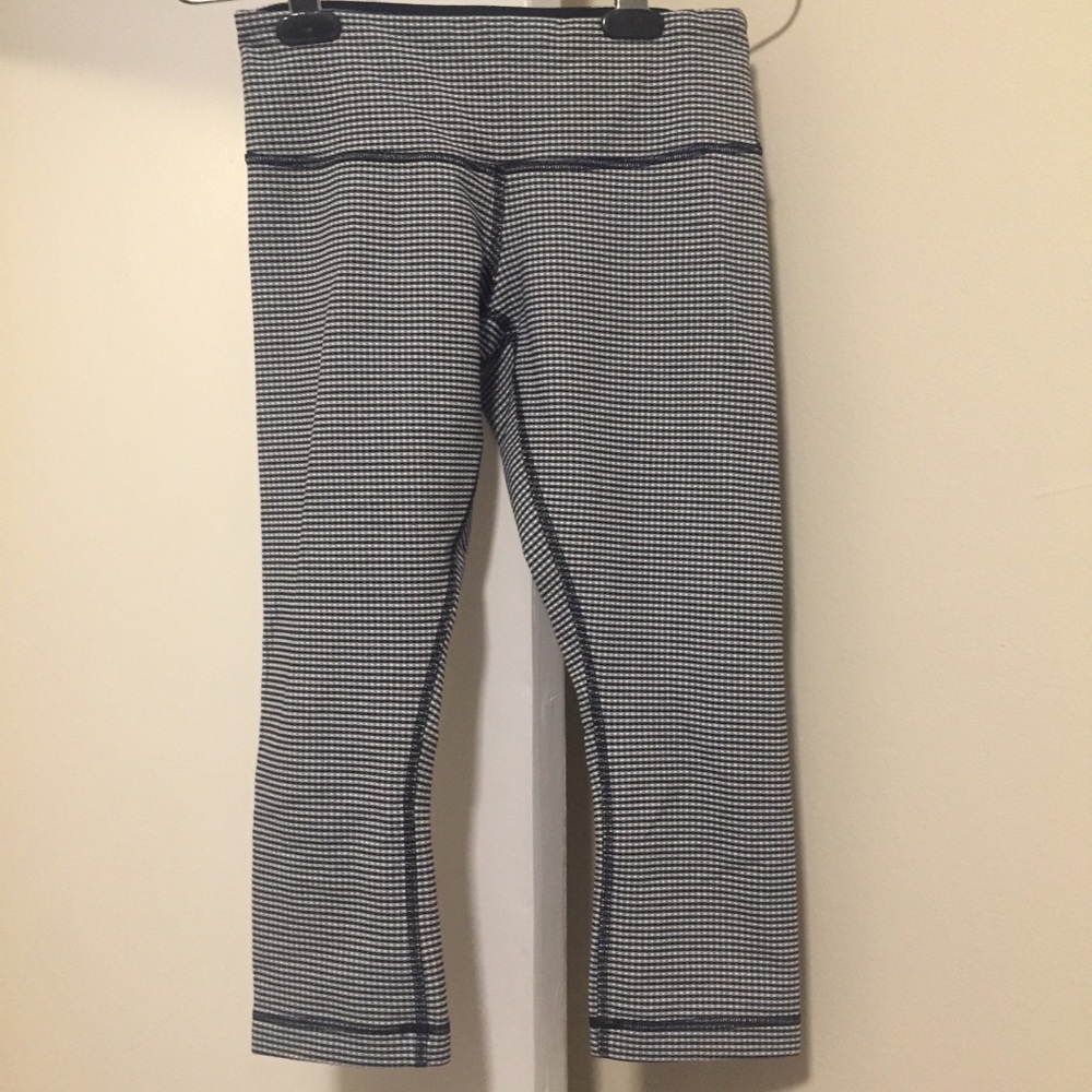 Lululemon blue&white gingham Wunder Under crops
